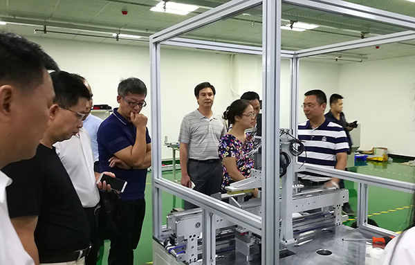 廣西桂平市市委書記鐘暢姿、副市長蒙星強一行蒞臨深科特參觀指導(dǎo)
